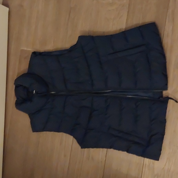 Vest - Picture 1 of 4